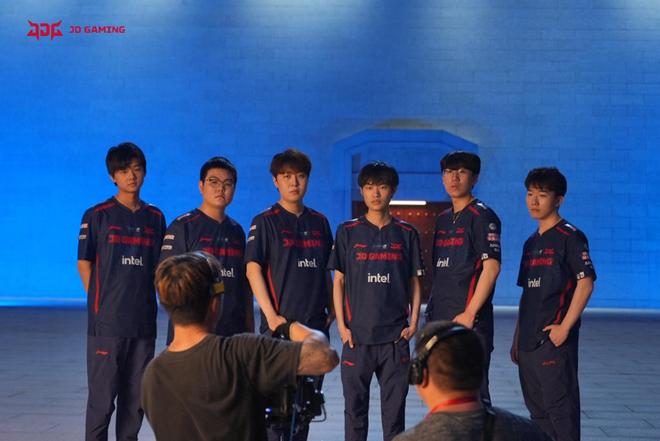 脱颖而出 脱颖而出