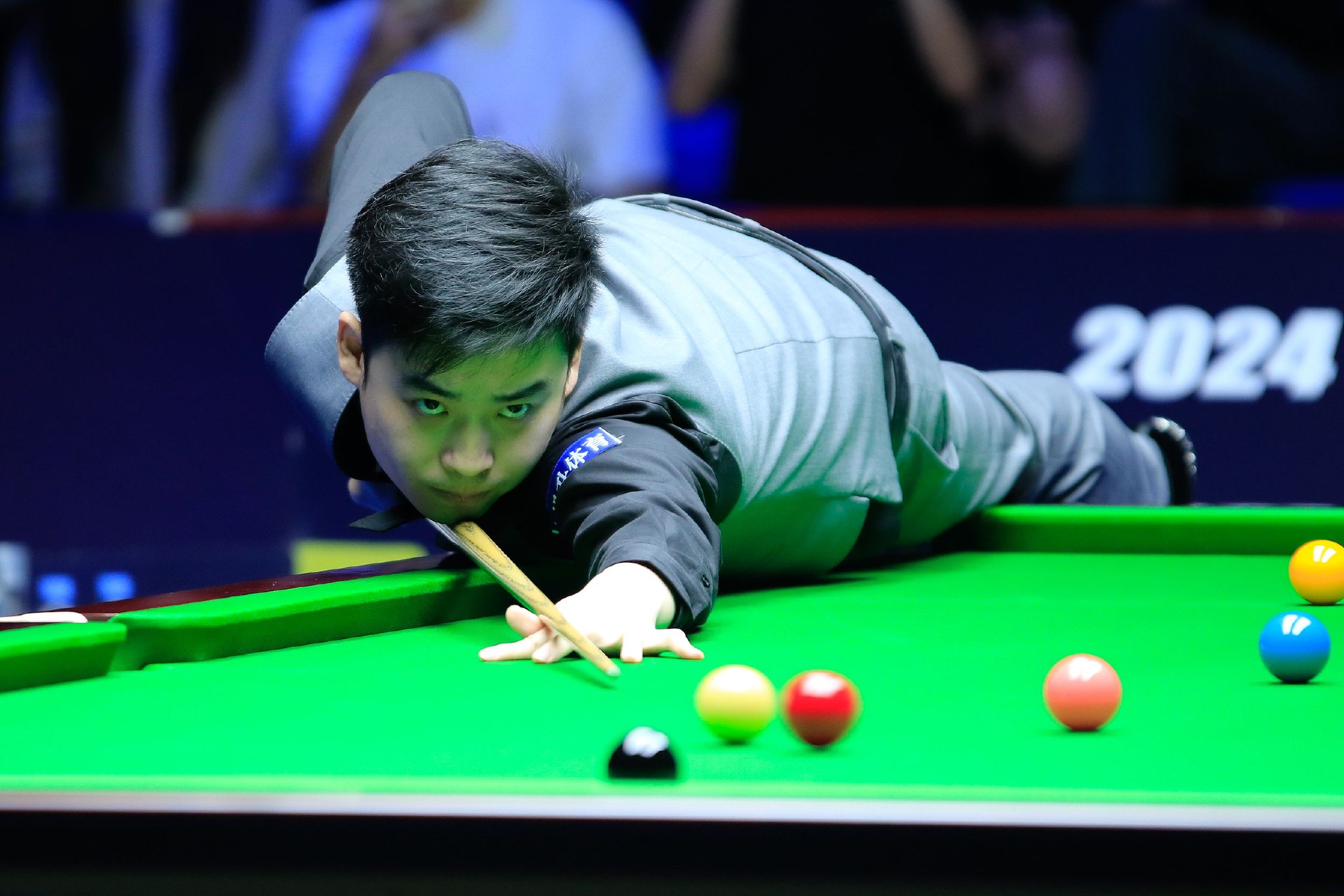 使得卫冕冠 使得卫冕冠